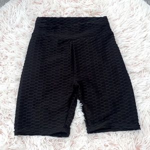 Black Scrunch butt biker Shorts! Size S.